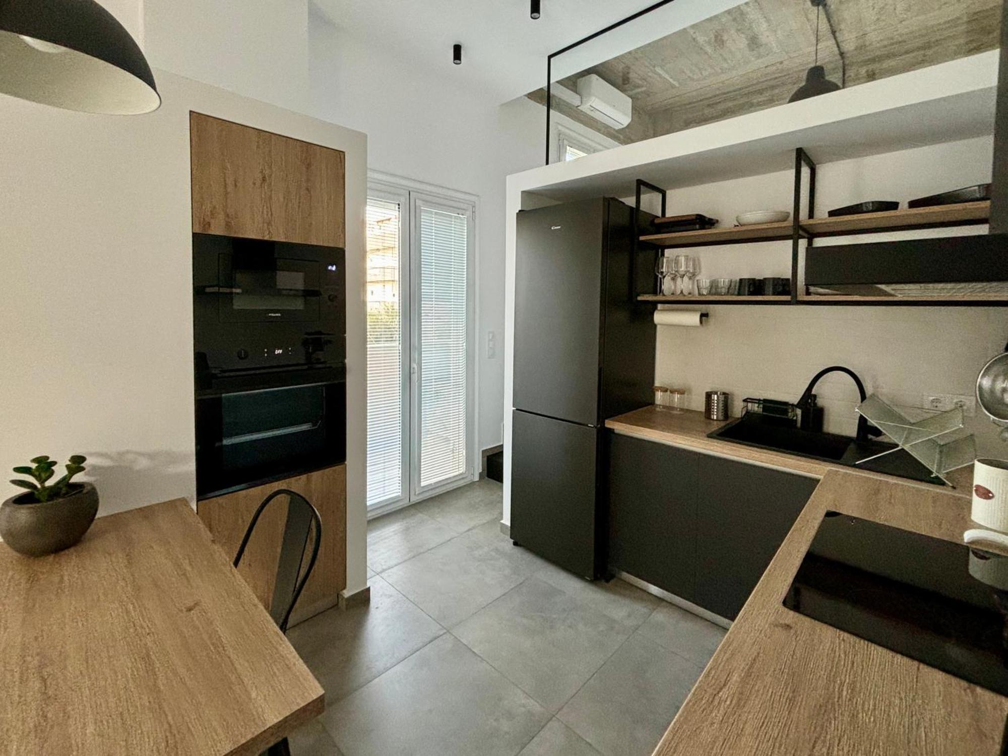 Industrial Loft Comfort Living Ираклио Екстериор снимка