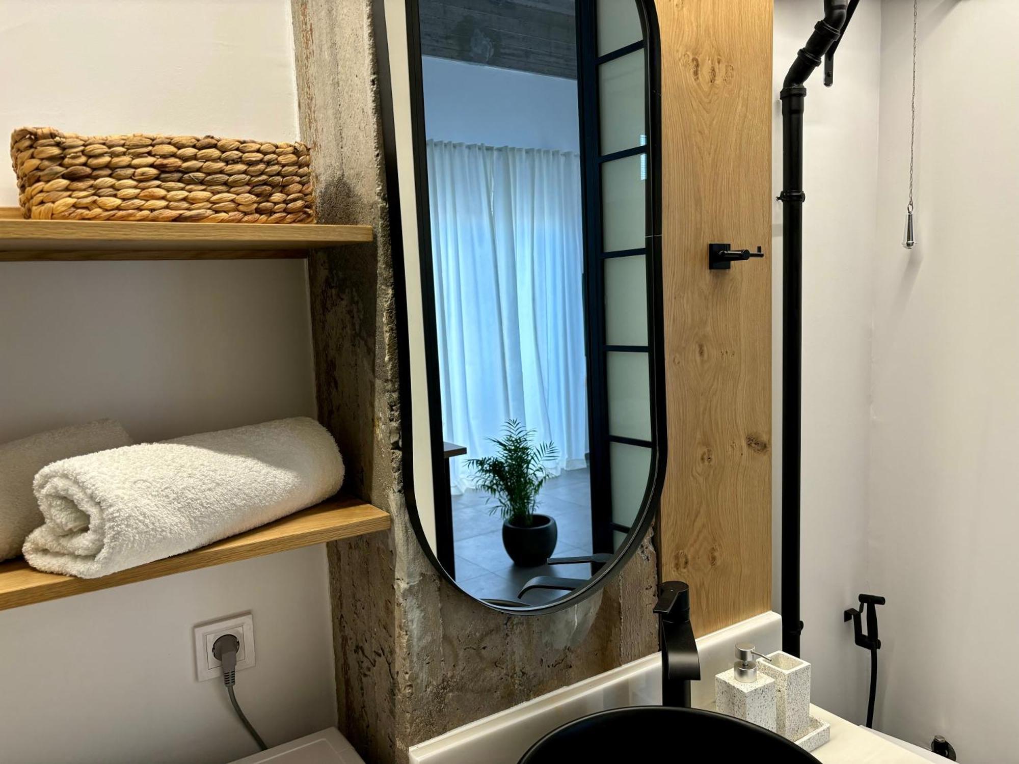 Industrial Loft Comfort Living Ираклио Екстериор снимка